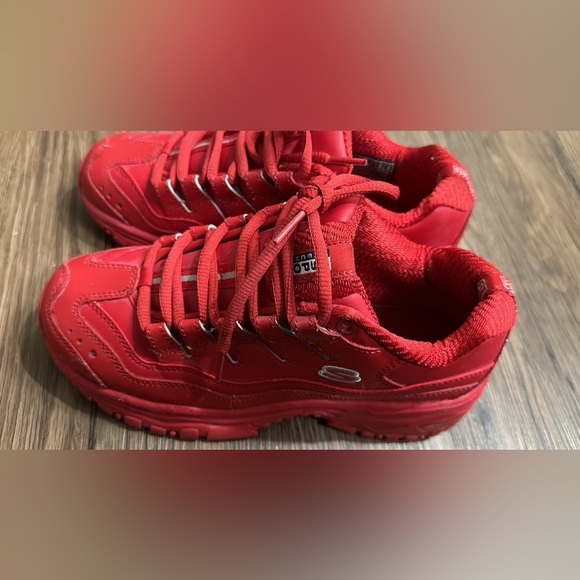 Sketchers red shoes for women - Picture 2 of 4